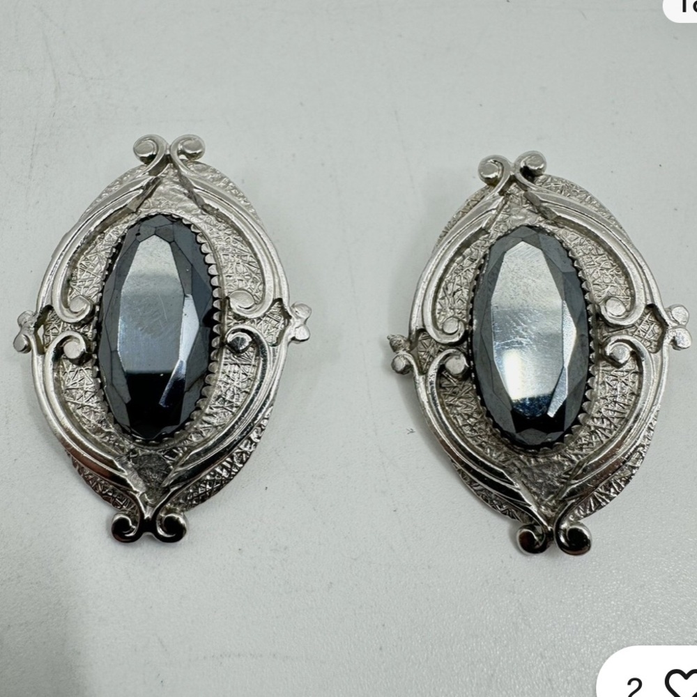 Vintage Whiting & Davis Clip-On Earrings – with Hematite Stone